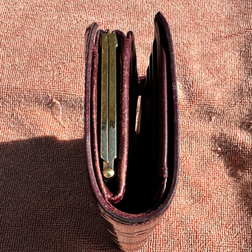 Louis Vuitton Burgundy Wine Wallet. - Picture 3 of 16